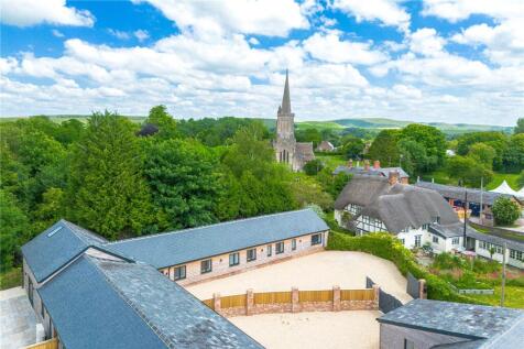5 bedroom link detached house for sale