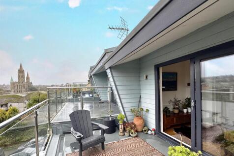 Stylish Townhouse, Truro 3 bed end of terrace house for sale
