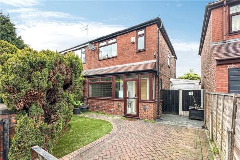 Stott Road, Chadderton, Oldham, OL9 3 bed semi