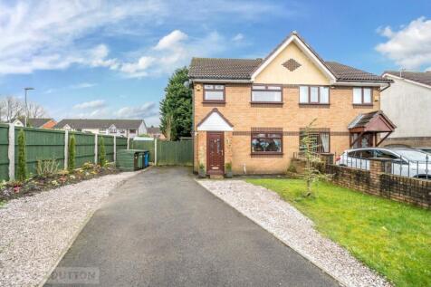 Hayle Road, Moorside, Oldham, OL1 3 bed semi
