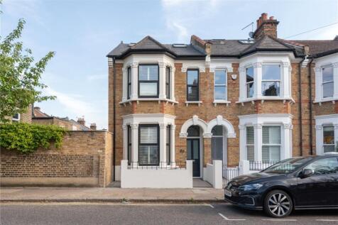 4 bedroom end of terrace house for sale