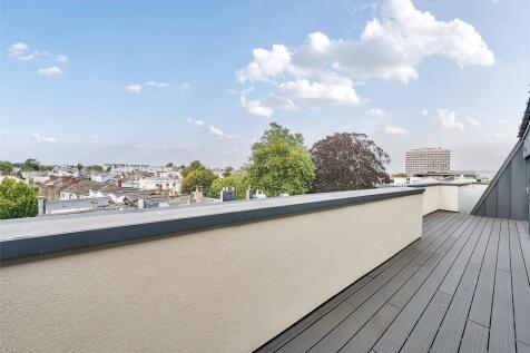 Bath Road, Gloucestershire GL53 2 bed penthouse for sale
