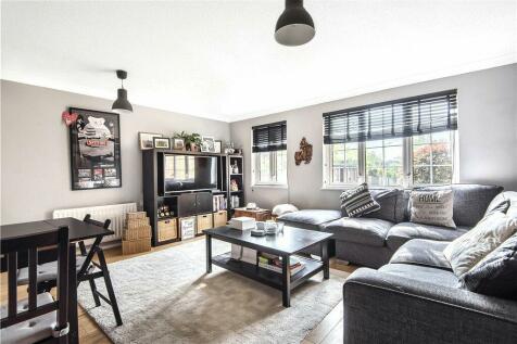 Thompson Way, Rickmansworth... 2 bed maisonette for sale