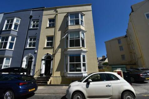 2 bedroom ground floor flat for sale