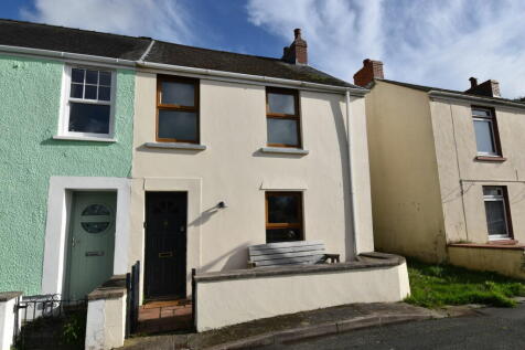 4 bedroom end of terrace house for sale