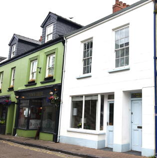 4 bedroom terraced house for sale