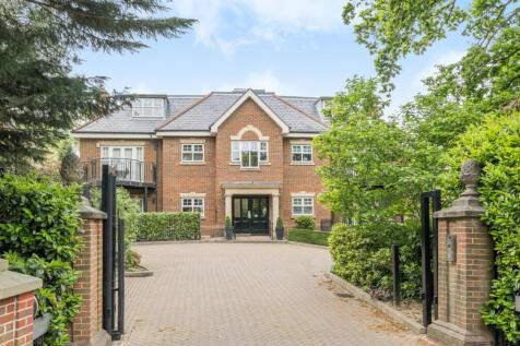 3 bedroom flat for sale