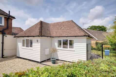 2 bedroom detached bungalow for sale