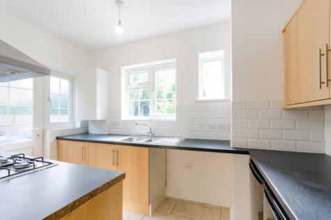 Ditton Lawn, Thames Ditton, KT7 2 bed flat for sale
