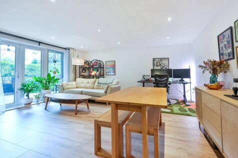 Royal Quarter, Kingston, Kingston... 2 bed flat for sale