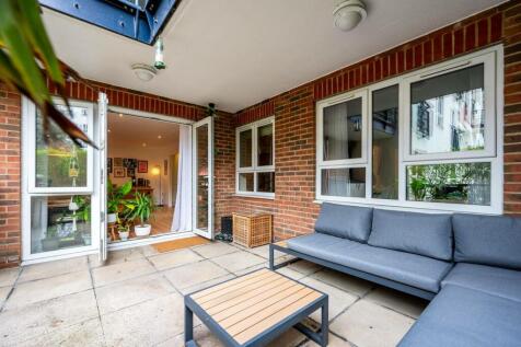 Royal Quarter, Kingston, Kingston... 2 bed flat for sale