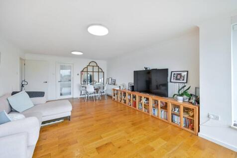Portsmouth Road, Surbiton, KT6 2 bed flat for sale