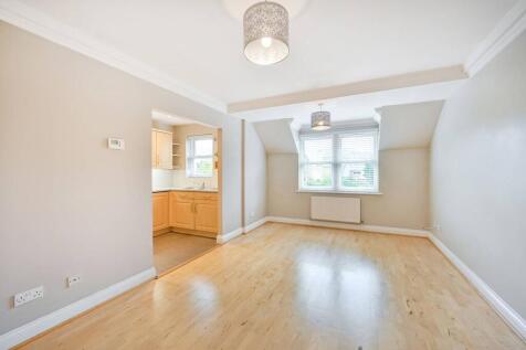 Ravens Close, Surbiton, KT6 2 bed flat for sale