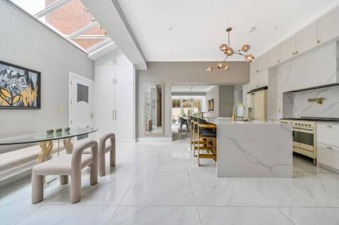 Harewood, Kingston Vale, London, SW15 3 bed flat for sale