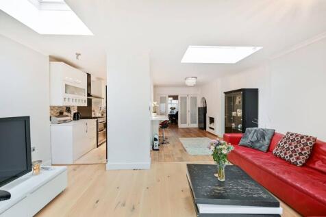 5 bedroom semi-detached house for sale