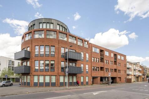 3 bedroom flat for sale