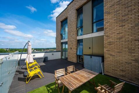 3 bedroom flat for sale