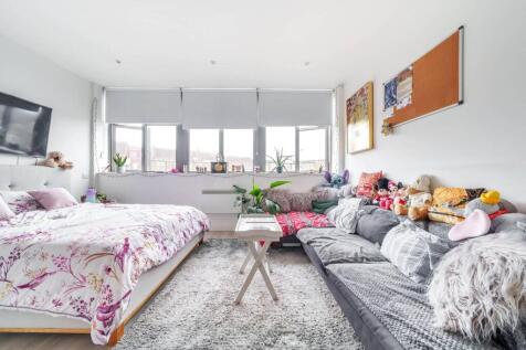 Imperial Drive, Rayners Lane, Harrow... Studio for sale