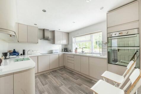 Whitegate Gardens, Harrow Weald... 4 bed detached house for sale