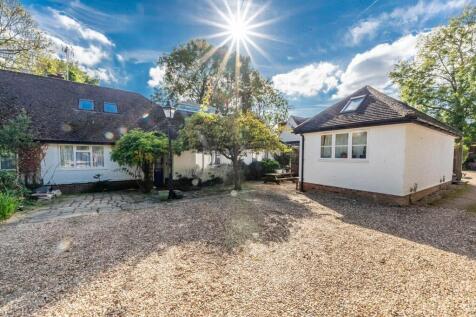 College Close, Harrow Weald, Harrow, HA3 5 bed semi