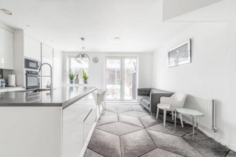 Artisan Place, Wealdstone, Harrow, HA3 4 bed end of terrace house for sale