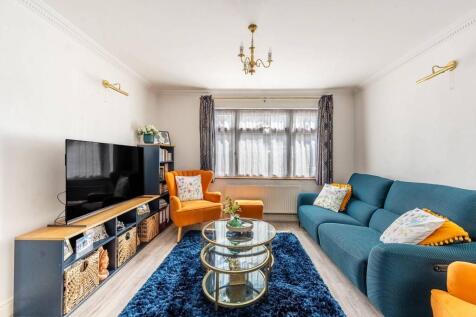Heathfield Rise, Ruislip, HA4 3 bed semi