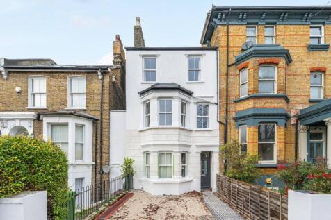4 bedroom terraced house for sale