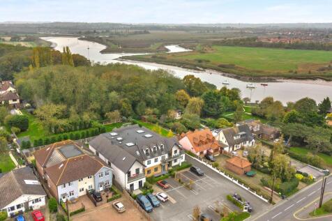 Ferry Road, Hullbridge SS5 2 bed apartment for sale