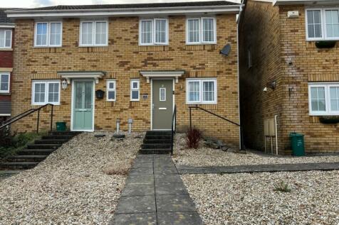 2 bedroom semi-detached house for sale