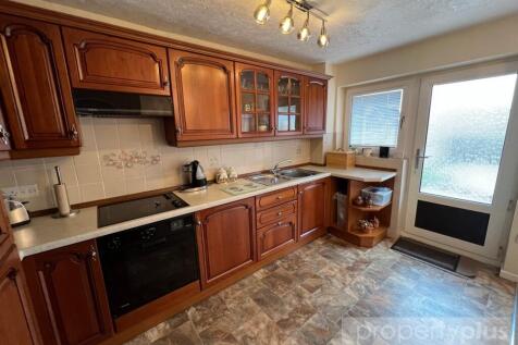 2 bedroom semi-detached house for sale