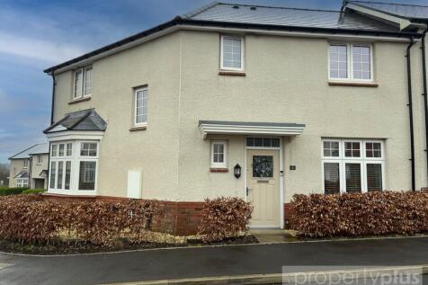4 bedroom semi-detached house for sale