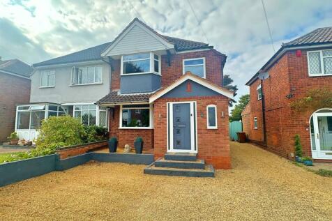 3 bedroom semi-detached house for sale