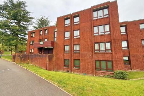 Hazel Court, Woodfield Close, Four Oaks 2 bed flat for sale