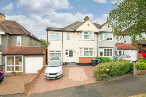 4 bedroom semi-detached house for sale