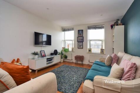 London Road, Cheam, Sutton, SM3 2 bed apartment for sale