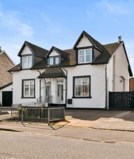 Round Riding Road, Dumbarton, G82 2HU 3 bed semi