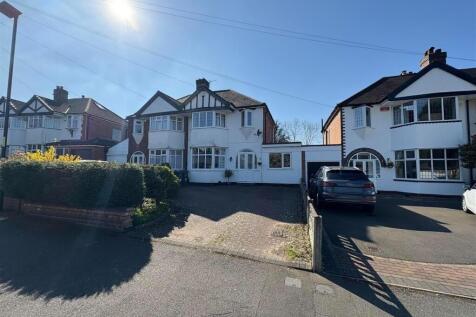 3 bedroom semi-detached house for sale