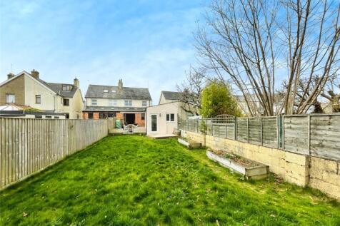 Siddington Road, Cirencester... 3 bed semi
