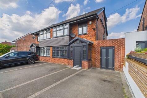 Rhos Avenue, Alkrington, Middleton... 4 bed semi