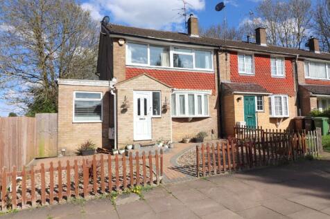 4 bedroom end of terrace house for sale