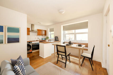 Studio flat for sale