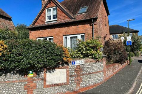 2 bedroom detached house for sale