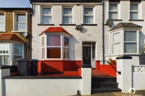 Fitzroy Avenue, Kent CT9 3 bed terraced house for sale