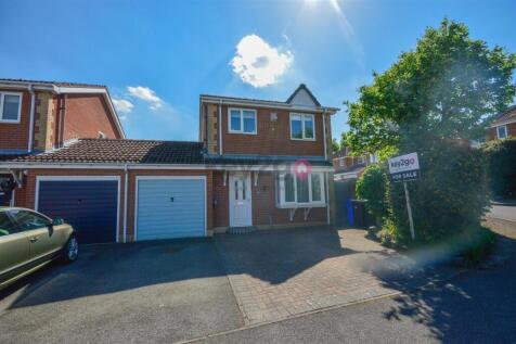 Malham Gardens, Halfway, Sheffield, S20 3 bed link detached house for sale