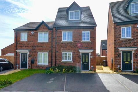 Winder Avenue, Halfway, Sheffield, S20 3 bed semi