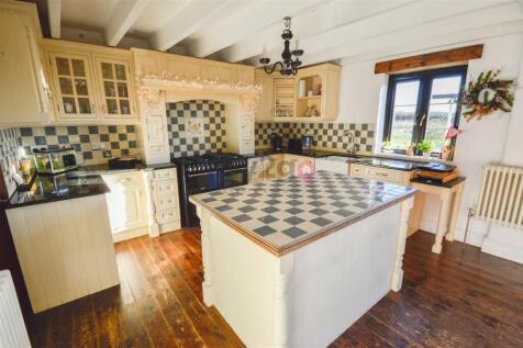 Worksop Road, Mastin Moor... 4 bed detached house for sale