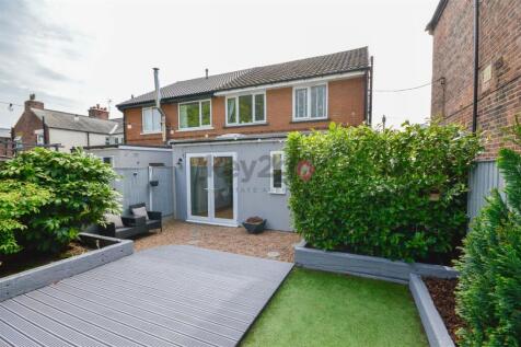 College Road, Spinkhill, Sheffield, S21 3 bed semi