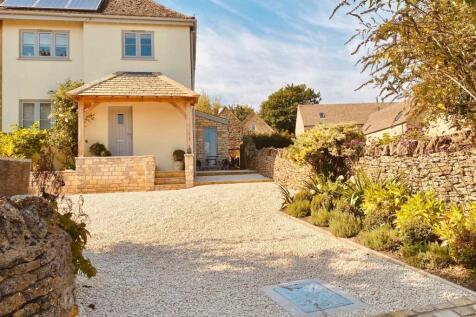 4 bedroom semi-detached house for sale