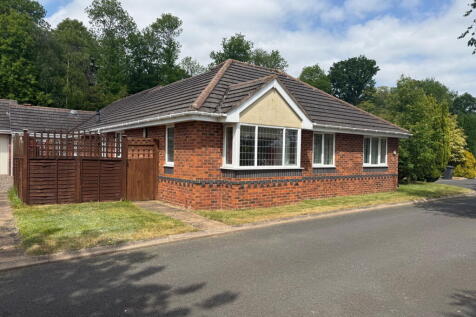 Pavilion End, Stourbridge DY7 2 bed detached bungalow for sale
