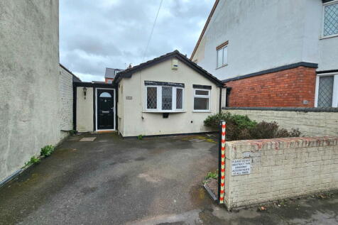 1 bedroom detached bungalow for sale